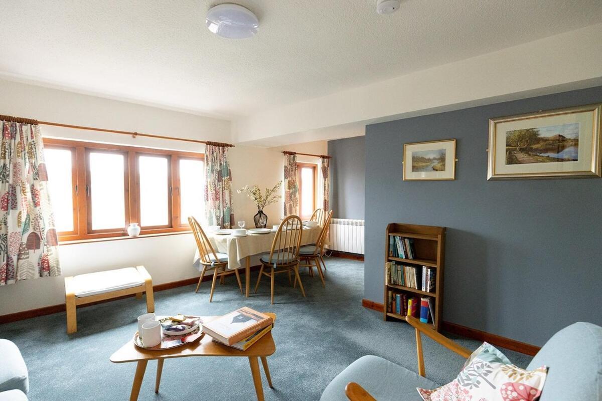 Katherines Court - Spacious With Rolling Hill Views Apartment Kendal