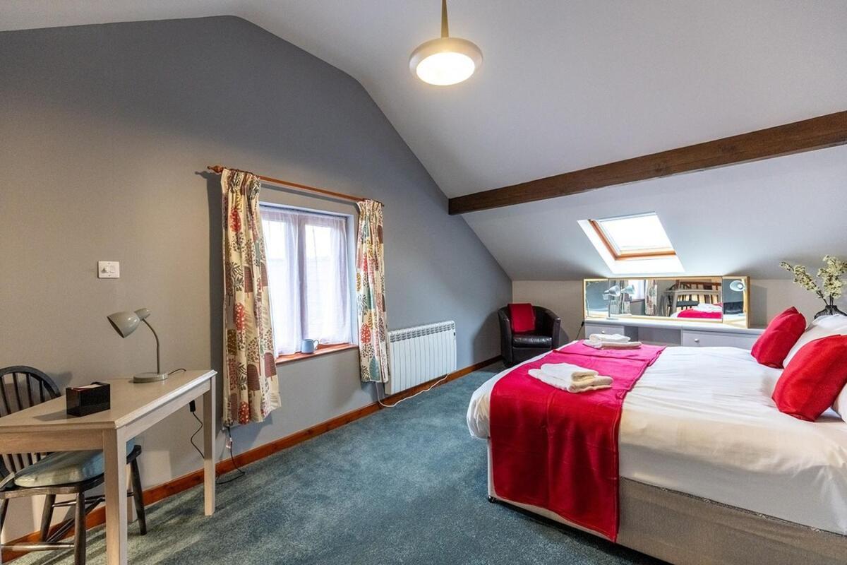 Apartment Katherines Court - Spacious With Rolling Hill Views *