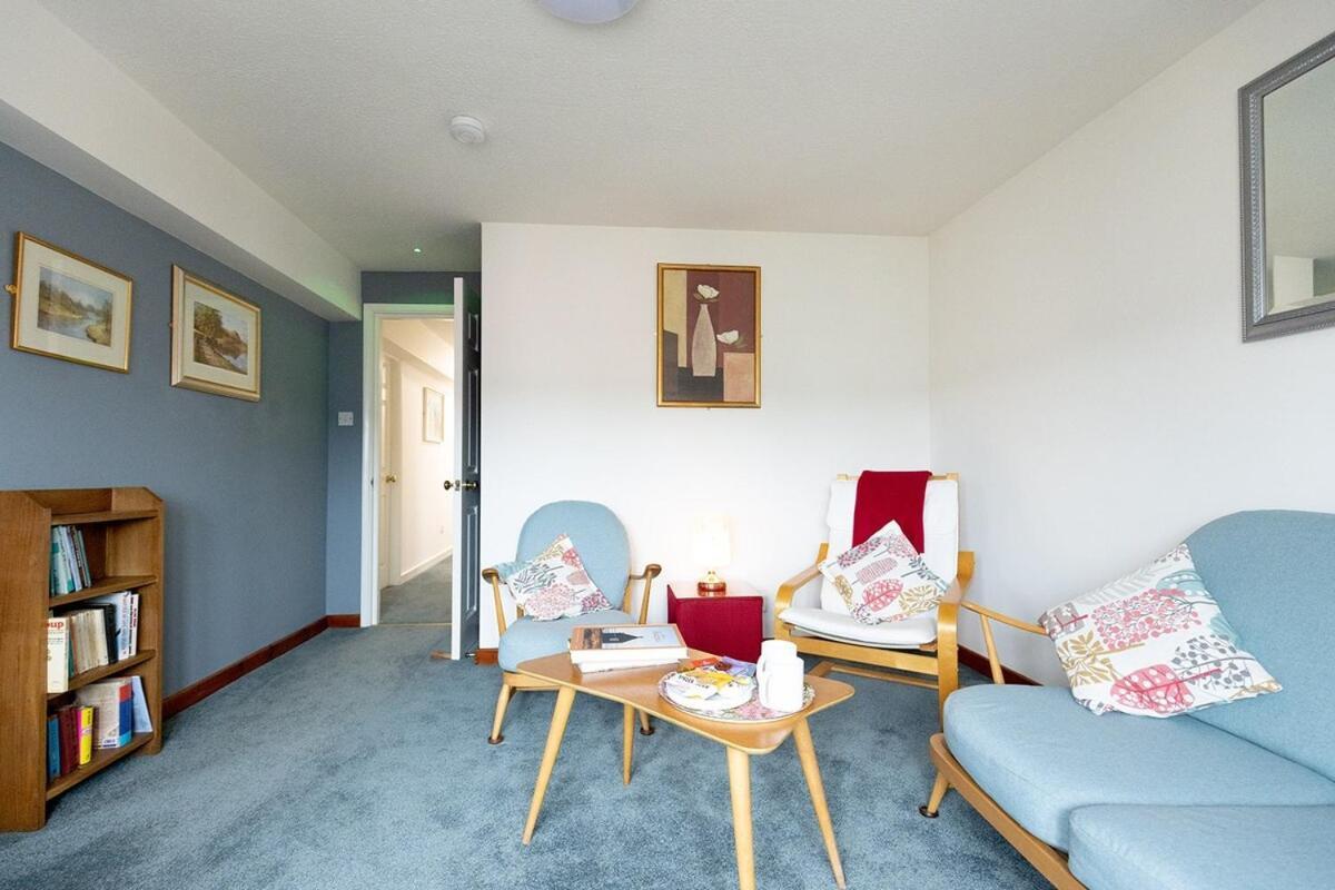 Apartment Katherines Court - Spacious With Rolling Hill Views *